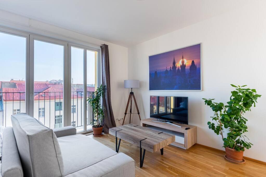 Sunny Safron Apartment Praga Exterior foto