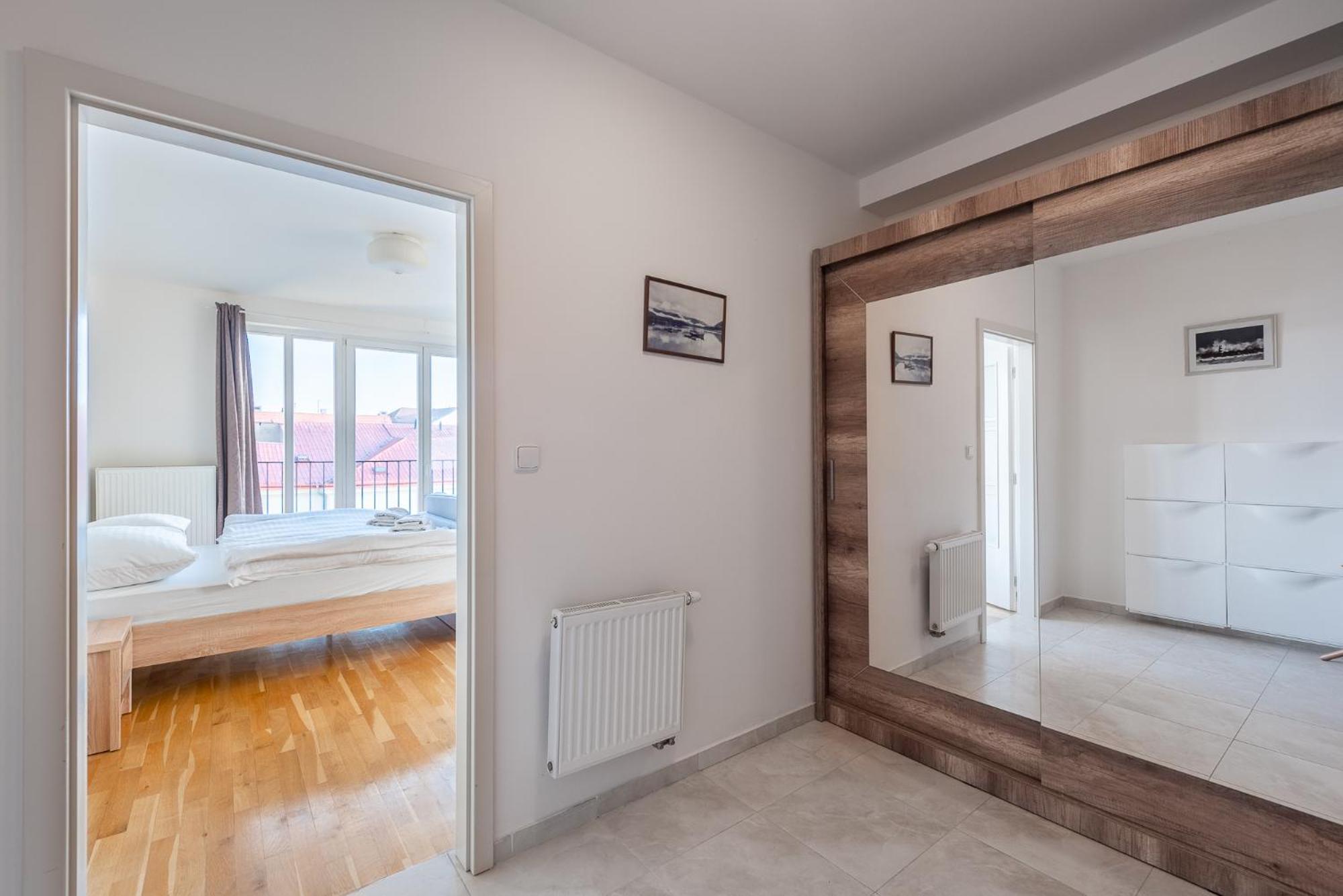 Sunny Safron Apartment Praga Exterior foto