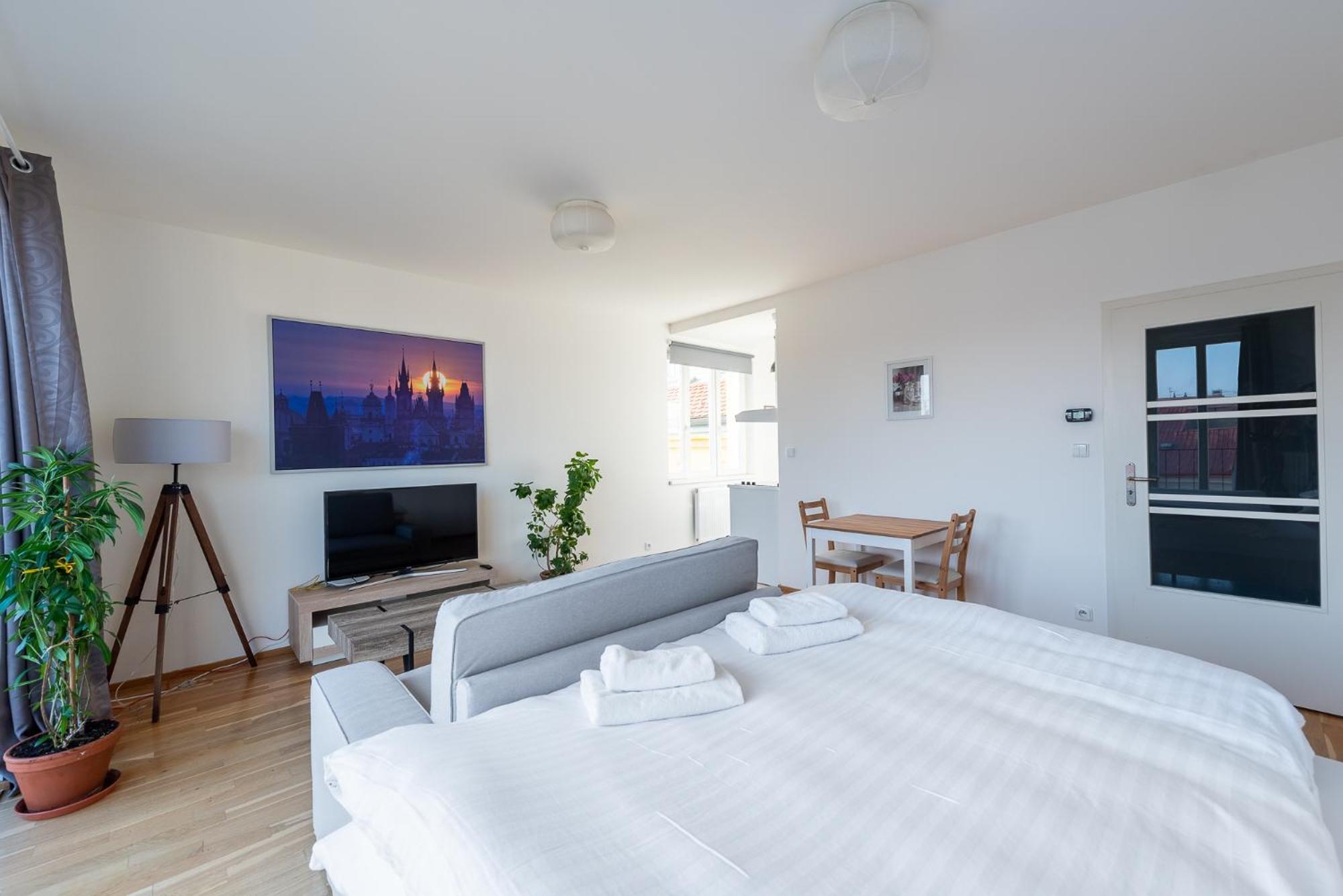 Sunny Safron Apartment Praga Exterior foto